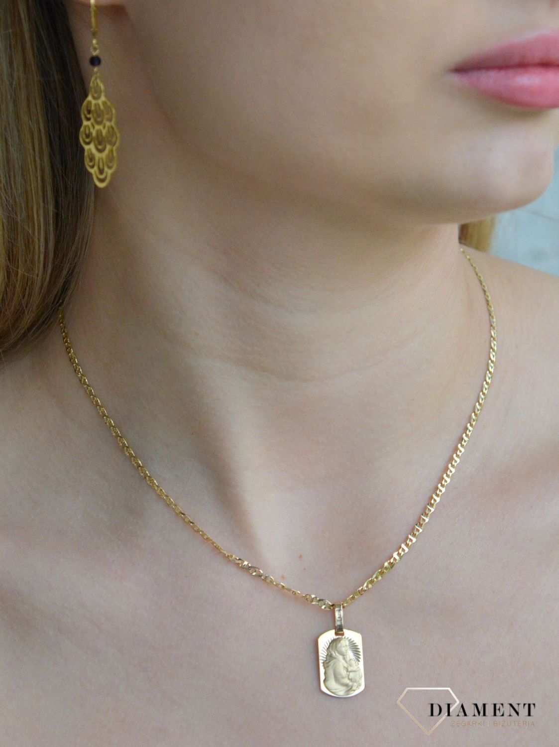 Złota zawieszka 585 medalik Madonna Cygańska ZA 7633.jpg